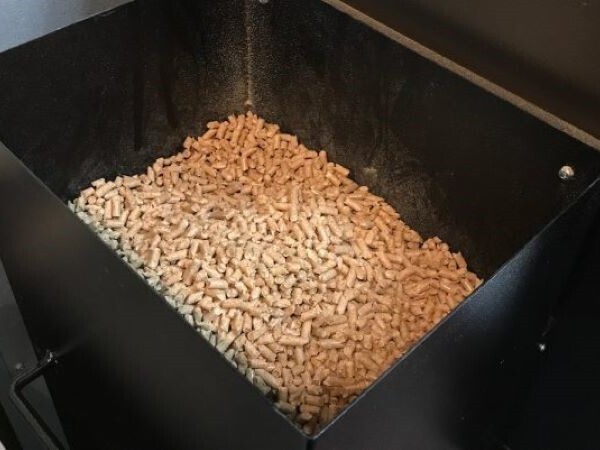 焼きいーもんのペレット燃料（木質ペレット）— 自動供給式